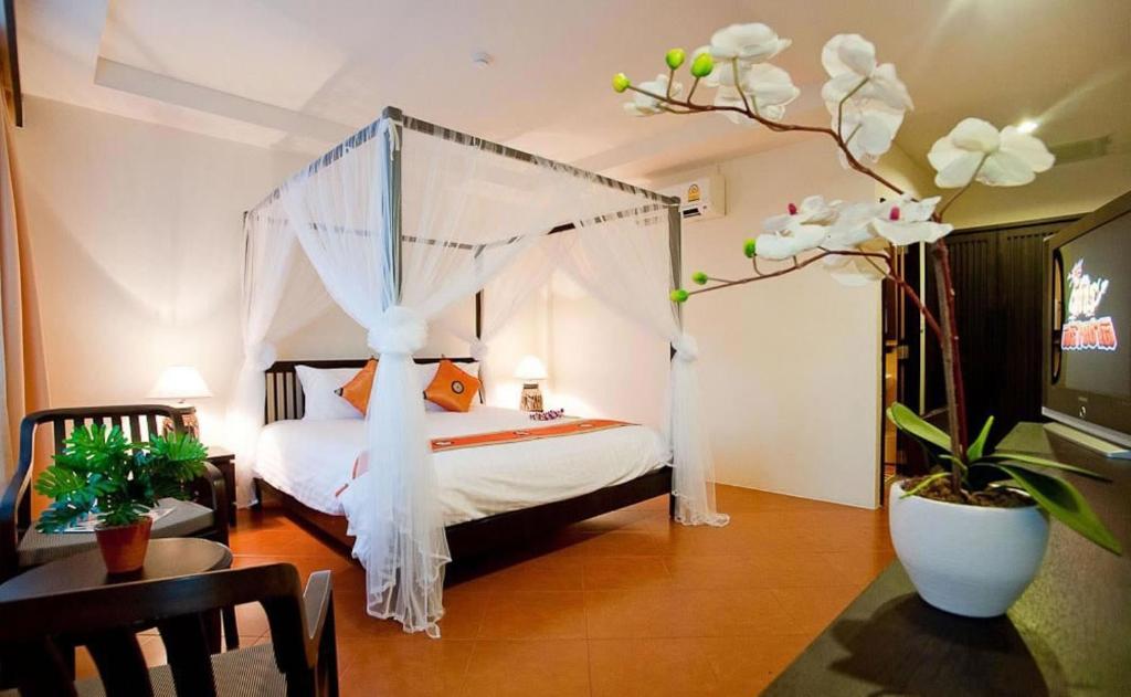 La De Bua Hotel Patong Room photo