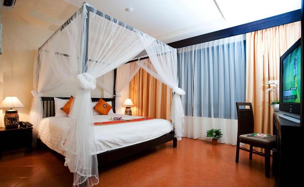 La De Bua Hotel Patong Room photo
